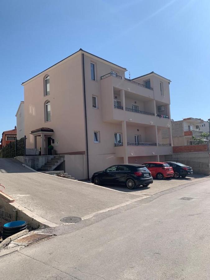 Studio Apartmant Leona With Parking Place Split Luaran gambar